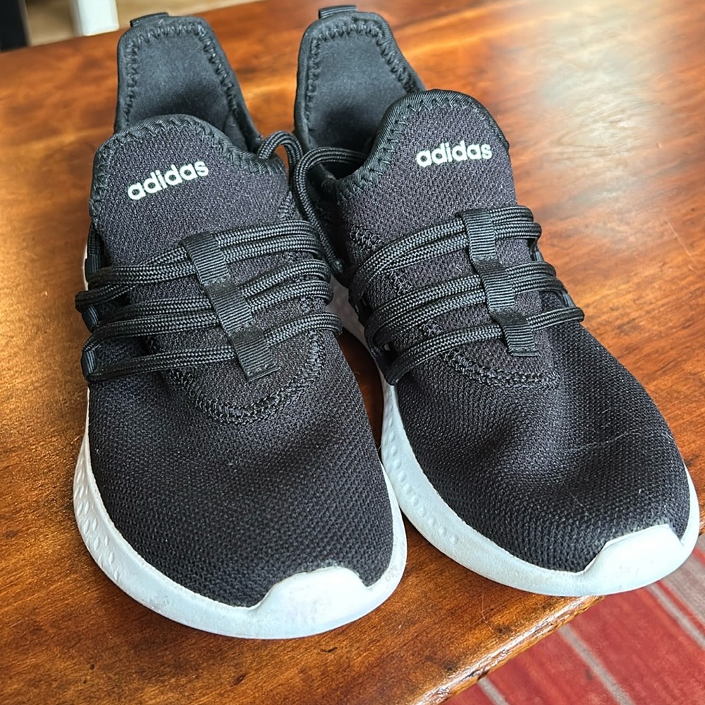 Adidas cloud foam comfort sneakers women’s 7